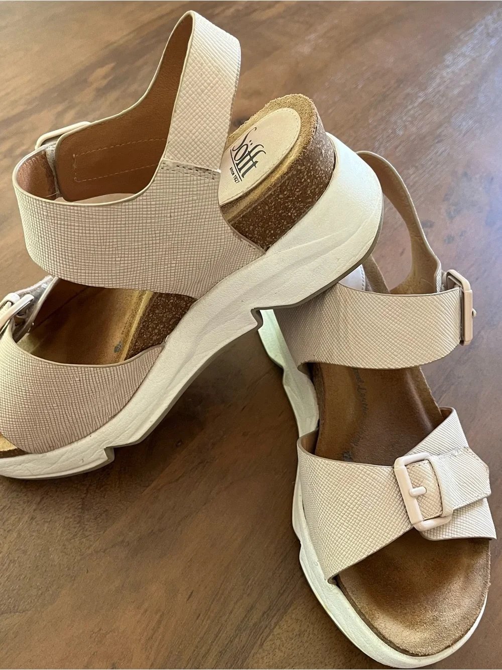 Sofft Women's Ivory/Tan Platform Sandals with Velcro Buckle 7.5